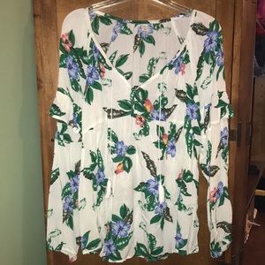 Adorable and flattering Old Navy Boho Blouse - like new!